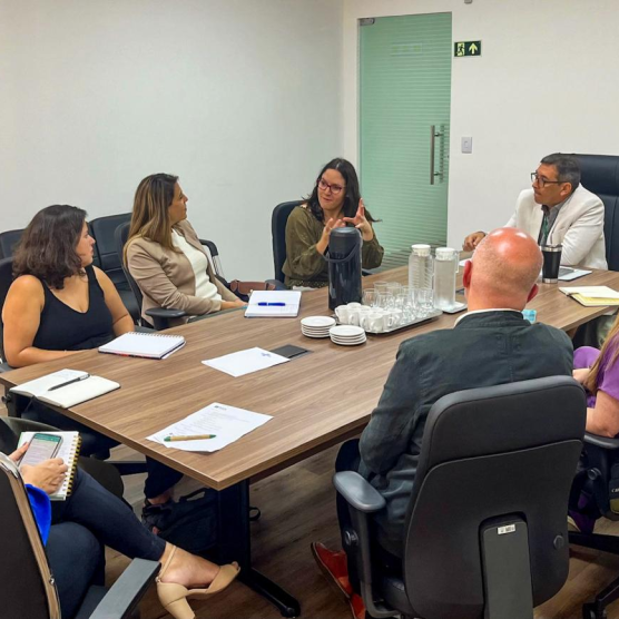 Estado e instituição britânica que financia projetos sustentáveis firmam parceria