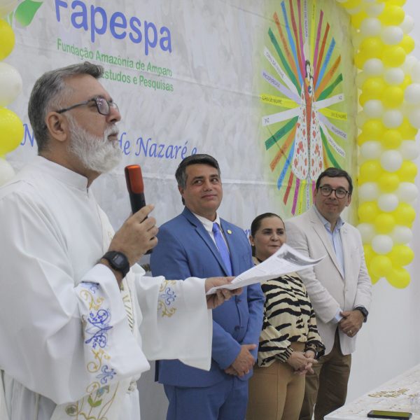 Servidores da Fapespa recebem visita da padroeira dos paraenses